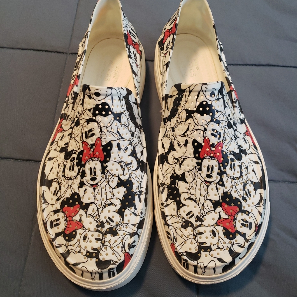 Womens Disney Mickey Minnie Crocs Sz 9